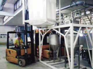 Big bag unloading stations